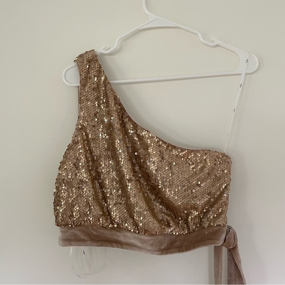 Lulus NWOT Spectacular Matte Gold Sequin One-Shoulder Side-Tie Crop Top Size M - Picture 7 of 14